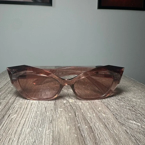 Burgundy Dolce & Gabbana sunglasses - Picture 2 of 9